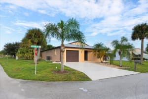1 Ecuador Way, Fort Pierce, FL 34951 Sold 04/10/25