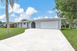 446 SE Galleon Lane, Port Saint Lucie, FL 34983 Sold 03/04/25