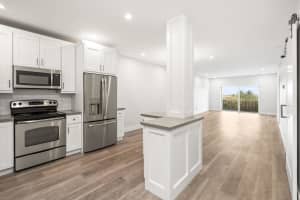 208 S S Lakeside Dr Drive 402, Lake Worth Beach, FL 33460 Sold 11/18/24