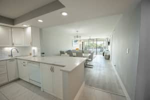 985 SE 19th Avenue 101, Deerfield Beach, FL 33441 Sold 12/17/24