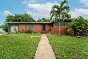 1537 39th Street, West Palm Beach, FL 33407 Sold 12/16/24