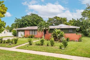 1537 39th Street, West Palm Beach, FL 33407 Sold 12/16/24