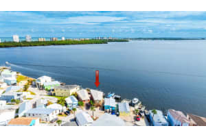 1256 Nettles Boulevard, Jensen Beach, FL 34957 Sold 03/11/25