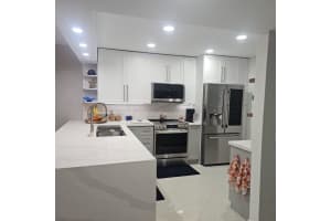 350 Lakeview Drive 202, Weston, FL 33326 Sold 01/24/25
