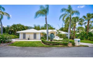 8645 SE Gulfstream Place, Hobe Sound, FL 33455 Sold 12/27/24