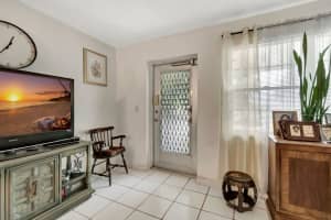 393 Northampton S, West Palm Beach, FL 33417 Sold 04/24/25