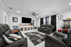 334 SE Avenue I, Belle Glade, FL 33430 Sold 04/11/25