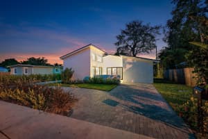 917 Chippewa Street, Jupiter, FL 33458 Sold 12/31/24