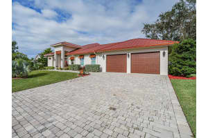 123 Queen Frederika Court, Hutchinson Island, FL 34949 Sold 12/16/24