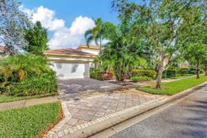 8877 E Via Grande E, Wellington, FL 33411 Sold 12/18/24