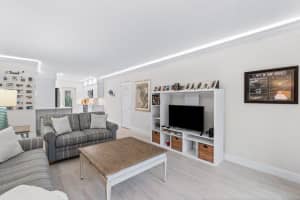 807 NE 1st Street NE 5w, Delray Beach, FL 33483 Sold 01/23/25