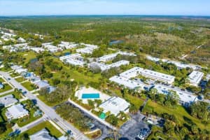 18081 Se Country Club Drive Bldg 10 Unit 100, Tequesta
