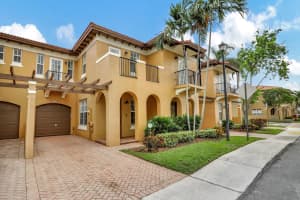 6986 Julia Gardens Drive, Coconut Creek, FL 33073 Sold 02/06/25
