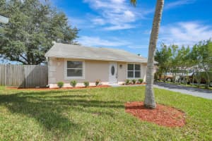 5666 Lake George Place, Lake Worth, FL 33463 Sold 12/13/24