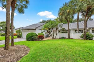 7 Clubhouse Lane, Boynton Beach, FL 33436 Sold 01/31/25