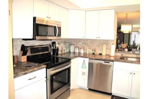 9 Willowbrook Lane 201, Delray Beach, FL 33446 Sold 01/30/25