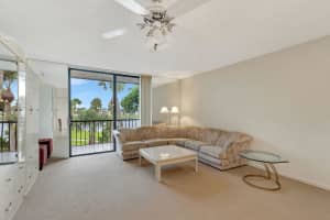5160 Las Verdes Circle 310, Delray Beach, FL 33484 Sold 01/13/25