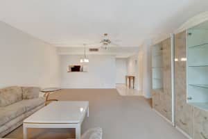 5160 Las Verdes Circle 310, Delray Beach, FL 33484 Sold 01/13/25