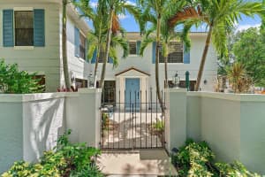 352 Prestwick Circle 2, Palm Beach Gardens, FL 33418 Sold 06/23/25