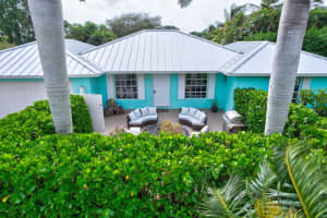 8534 SE Seagrape Way, Hobe Sound, FL 33455 Sold 01/31/25