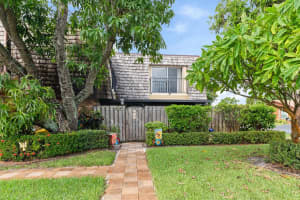556 SE 28th Circle, Boynton Beach, FL 33435 Sold 03/14/25