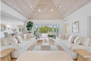 550 Island Drive, Palm Beach, FL 33480 Sold 01/08/25