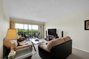 9110 Fontainebleau Blvd 402, Miami, FL 33172 Sold 02/18/25