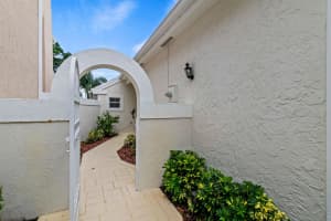 6 Windsor Lane, Palm Beach Gardens, FL 33418 Sold 03/10/25
