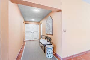 2 N Breakers Row N21, Palm Beach, FL 33480 Sold 02/28/25