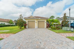 139 SE Via Bisento, Port Saint Lucie, FL 34952 - MLS#R11035246