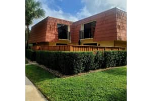 421 Live Oak Lane, Boynton Beach, FL 33436 Sold 08/29/25