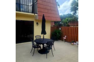421 Live Oak Lane, Boynton Beach, FL 33436 Sold 08/29/25