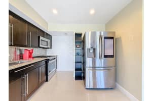 300 Diplomat Parkway 714, Hallandale Beach, FL 33009 Sold 08/13/25