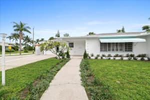 2412 N Lakeside Drive, Lake Worth Beach, FL 33460 - MLS#R11035611