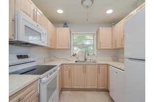 75 Royal Oak Court 207, Vero Beach, FL 32962 Sold 02/07/25