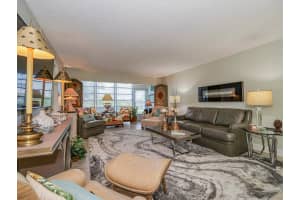 400 18th Street 3, Vero Beach, FL 32960 Sold 01/14/25