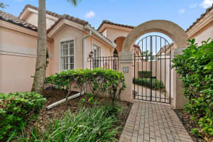 3 Via Capri, Palm Coast, FL 32137 - MLS#R11036441