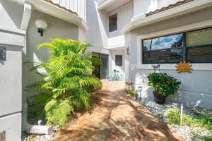 513 Prestwick Circle, Palm Beach Gardens, FL 33418 Sold 04/30/25