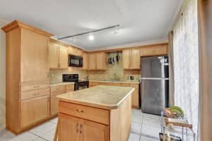 803 Springdale Circle, Palm Springs, FL 33461 Sold 03/07/25