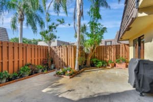 803 Springdale Circle, Palm Springs, FL 33461 Sold 03/07/25
