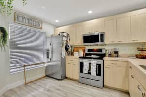 1137 W Lakes Drive 1137, Deerfield Beach, FL 33442 Sold 02/25/25