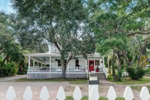 419 N 2nd Street, Fort Pierce, FL 34950 - MLS#R11037232