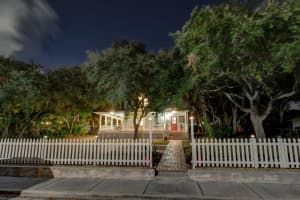 419 N 2nd Street, Fort Pierce, FL 34950 - MLS#R11037232