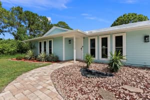 566 SW Fairview Avenue, Port Saint Lucie, FL 34983 Sold 12/20/24