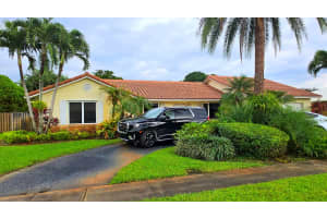 660 SW 75th Terrace, Plantation, FL 33317 Sold 05/30/25