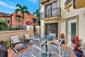 5 Uno Lago Drive, Juno Beach, FL 33408 Sold 12/16/24