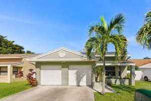 4 Kyle Way, Boynton Beach, FL 33426 Sold 01/24/25