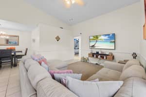 4 Kyle Way, Boynton Beach, FL 33426 Sold 01/24/25
