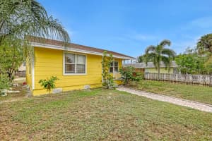 218 S C Street, Lake Worth Beach, FL 33460 Sold 04/28/25