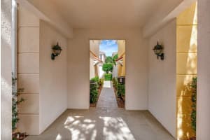 15 Laurel Oaks Circle, Tequesta, FL 33469 Sold 04/02/25